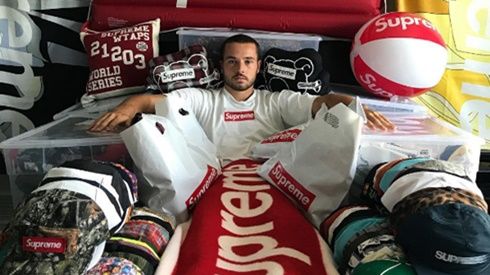 Sở hữu BST Supreme trị giá 50.000 USD, anh chàng này khiến các tín đồ thời trang phải khao khát!