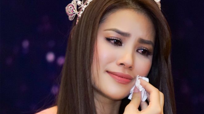 Phạm Hương tức tốc về quê khi nghe tin bố đang nguy kịch