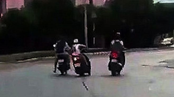 Người phụ nữ bị đạp ngã, đánh hội đồng cướp xe giữa đêm