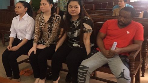 Trai Tây lừa tiền cả chục phụ nữ khóc nức nở tại tòa