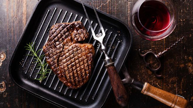 Thịt bò - Rượu vang đỏ, cặp bài trùng không thể tách rời