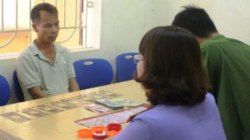 Tên trộm đục két sắt lấy 37 triệu rồi quẳng cả tỷ xuống sông