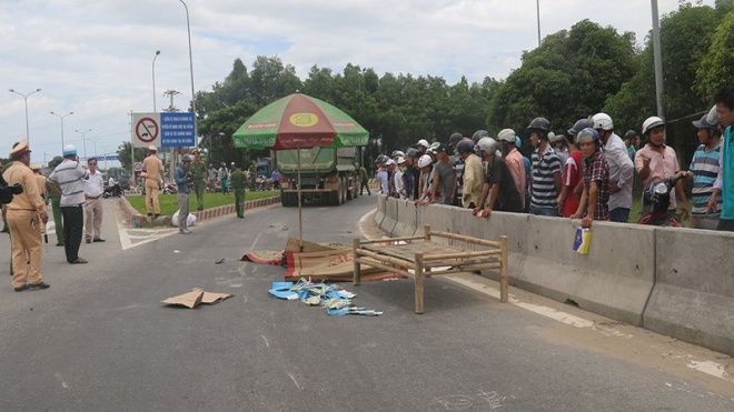 Kiếm tiền nhập học, tân sinh viên cùng mẹ chết thảm