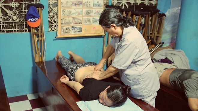 ‘Bệnh viện’ miễn phí và câu chuyện tình người lan tỏa nơi cửa chùa