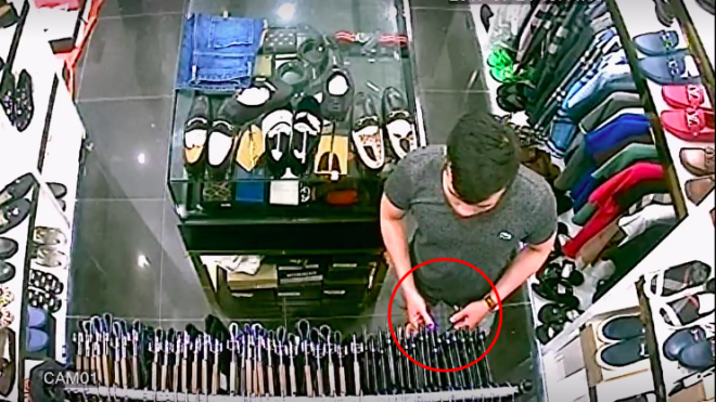 Clip: 'Soái ca' đi SH trộm ví Louis Vuitton 11 triệu trong 'một nốt nhạc'