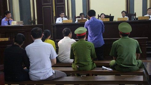 Nam sinh sát hại bạn bỏ thùng xốp lãnh 12 năm tù