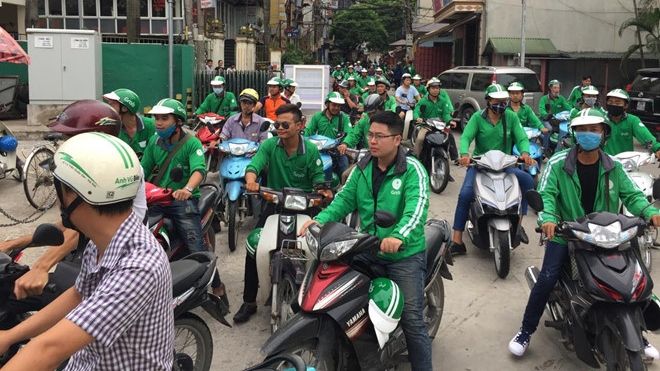 Tài xế GrabBike kêu gọi tắt ứng dụng để phản đối hãng tăng chiết khấu
