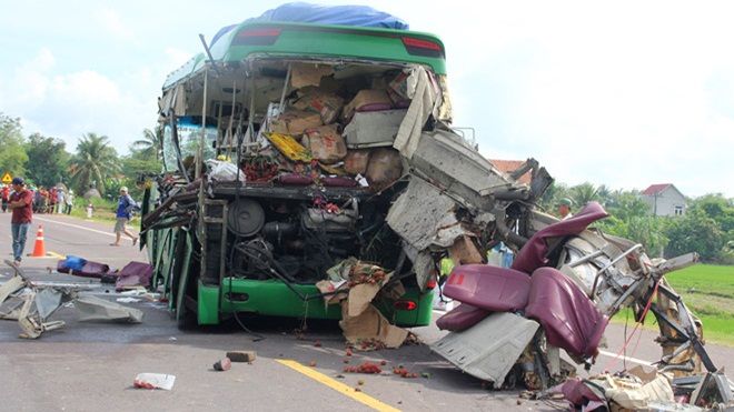 Vụ tai nạn 5 người chết: 'Cảnh tượng kinh hoàng chưa từng thấy'