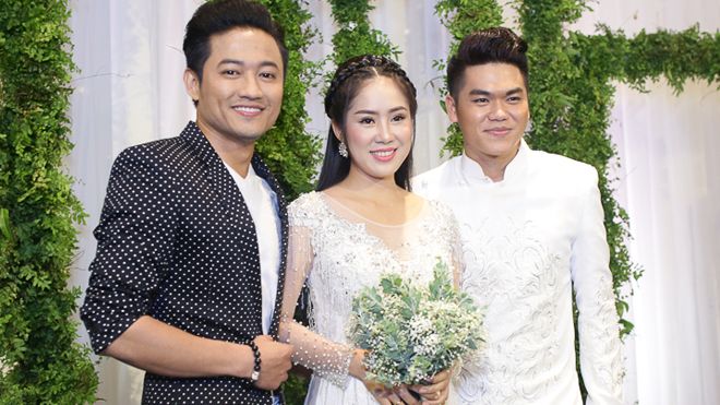 'Tình cũ' Quý Bình đến chúc mừng hạnh phúc của Lê Phương - Trung Kiên