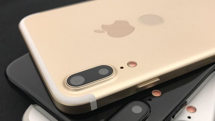 [Nóng] Video hé lộ iPhone 8 chuyển cảm biến vân tay Touch ID ra sau mặt lưng như Galaxy S8?