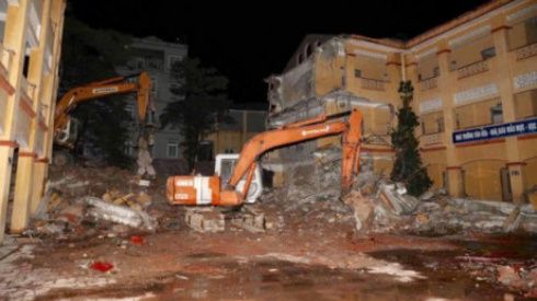 Sập tường trường Tiểu học Đồng Tâm, nhiều người may mắn thoát nạn