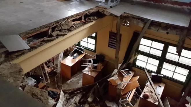 Sập sàn phòng học khiến 10 học sinh nhập viện