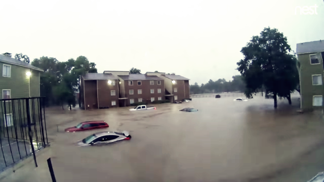 Toàn cảnh Houston thất thủ chỉ sau một đêm đón siêu bão Harvey