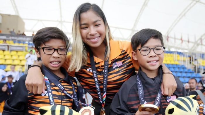 Gia đình đặc biệt có 2 nhà vô địch “miệng còn hôi sữa” ở SEA Games