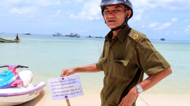 Du khách sốc với bảng 'cấm nằm trên bãi biển' ở Phú Quốc