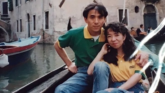 Trách bố cả đời chỉ mặc độc nhất một chiếc áo, con gái phải ân hận sau khi biết được lý do