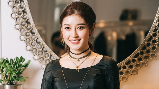 Á hậu Huyền My tất bật chọn hàng hiệu chuẩn bị cho Miss Grand International 2017