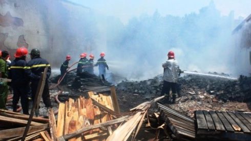 1 chiến sĩ hy sinh, 2 chiến sĩ bị thương trong lúc chữa cháy tại Bình Tân