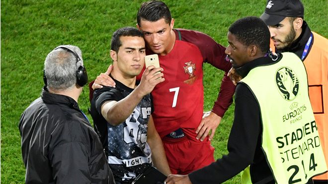 Những lần CR7 khiến fan 'phát khóc' vì hạnh phúc