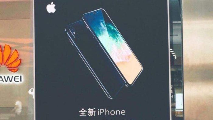 Chưa ra mắt, iPhone 8 đã được nhiều cửa hàng bày poster chuẩn bị mở bán