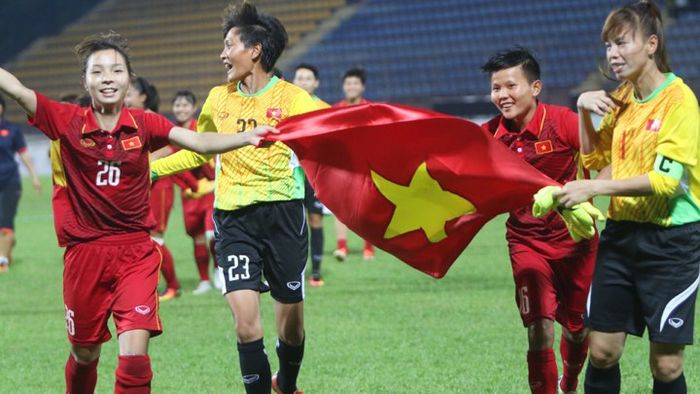 Cầu thủ nữ có thể đá bóng khi mang bầu