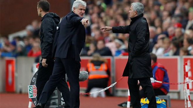 Mourinho bất lịch sự, từ chối bắt tay HLV Stoke