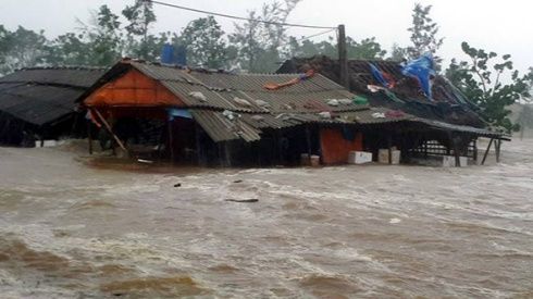 Chùm ảnh: Khung cảnh hoang tàn nơi cơn bão số 10 quét qua