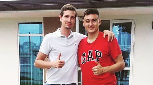 Thủ môn Văn Lâm xuất hiện vui vẻ bên bác sĩ tuyển Việt Nam
