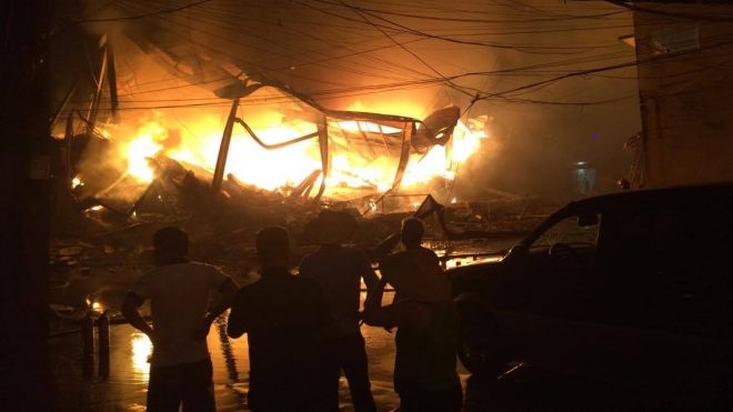 Hà Nội: Cháy lớn thiêu trụi siêu thị trong đêm mưa bão