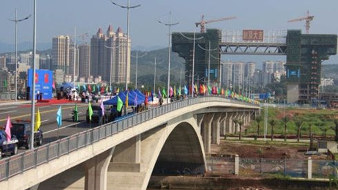 Thông xe cầu Bắc Luân 2 nối Việt Nam - Trung Quốc