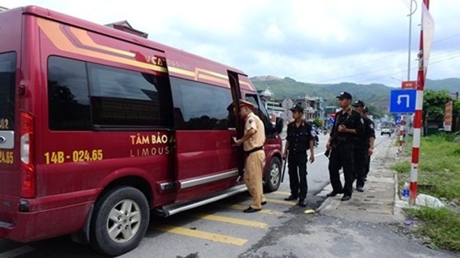 Cảnh sát Quảng Ninh kiểm tra hàng loạt ôtô, truy tìm tử tù vượt ngục