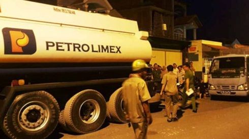 Phá 2 nhóm rút ruột xăng dầu máy bay quy mô lớn