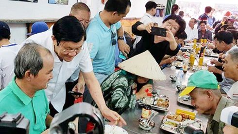 Vợ chồng nguyên Chủ tịch nước Trương Tấn Sang ăn cơm 2.000 đồng