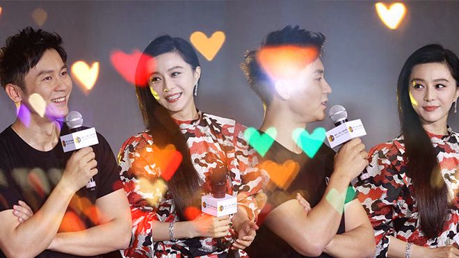 Suốt quá trình quảng bá phim mới, Phạm tỷ luôn hướng ánh nhìn dịu dàng đến Lý ca