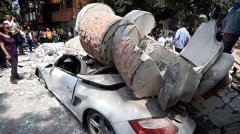 Động đất đánh sập hàng loạt tòa nhà ở Mexico, hơn 139 người chết