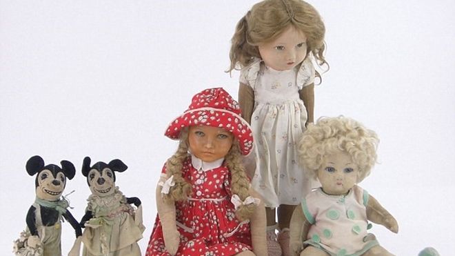 Bất ngờ về những 'cụ' búp bê 90 tuổi của Nữ hoàng Anh