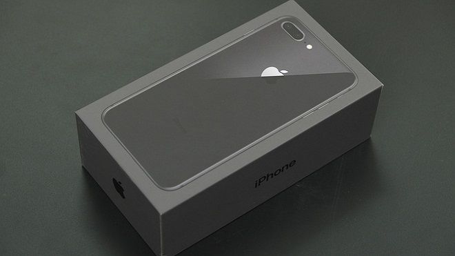 Cùng chiêm ngưỡng iPhone 8 Plus Space Grey tại Việt Nam: Màu đen không “sâu” như Galaxy S8, ít bám vân tay hơn