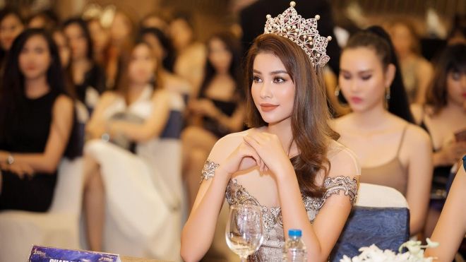 2 năm hậu đăng quang, Phạm Hương vẫn là ‘tượng đài’ khó ai vượt qua cả về nhan sắc, khí chất và tài năng