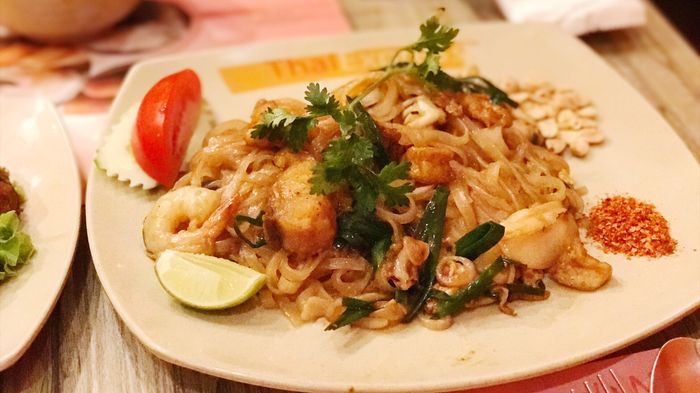 Cuối tuần đổi vị với hủ tiếu xào hải sản Thái Lan