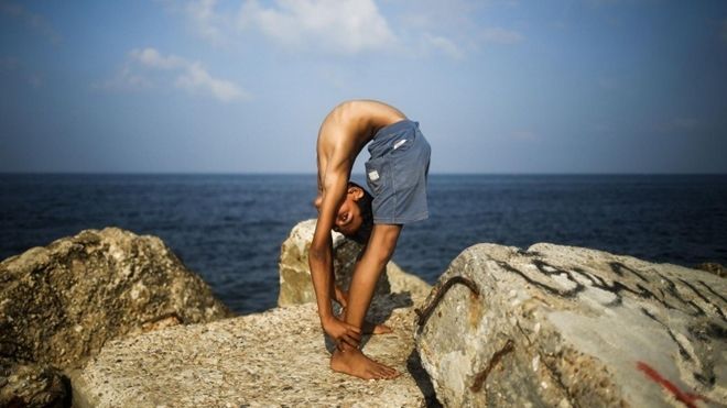 Cậu bé 'dẻo' ở Palestine