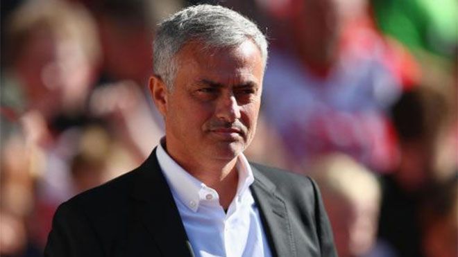 Mourinho dựng lại chuyện 'Thỏ và Rùa' ở Premier League