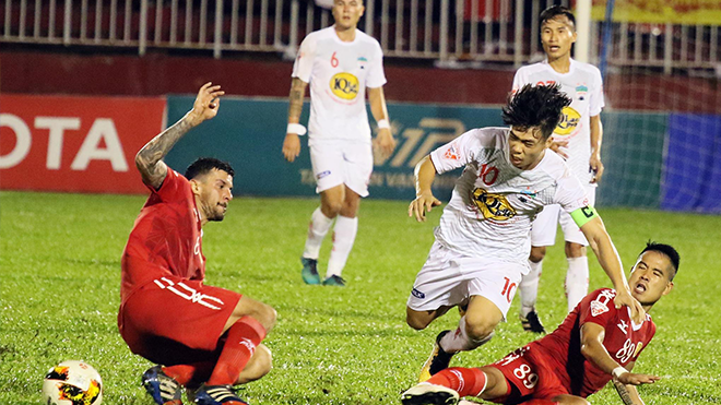 Bằng chứng 'tố' Công Phượng 'ngã vờ' kiếm penalty, HAGL đòi ‘xử’ trọng tài là sai