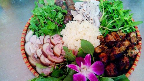 Bò tái kiến đốt, gà bọc đất - món ngon nhất định phải thử ở Tam Đảo