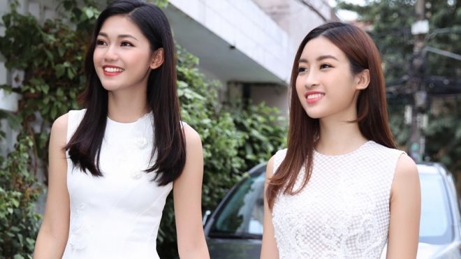 Hoa hậu Mỹ Linh, Á hậu Thanh Tú rạng rỡ hoá ‘chị Hằng’ đón trung thu sớm cùng trẻ em hoàn cảnh khó khăn