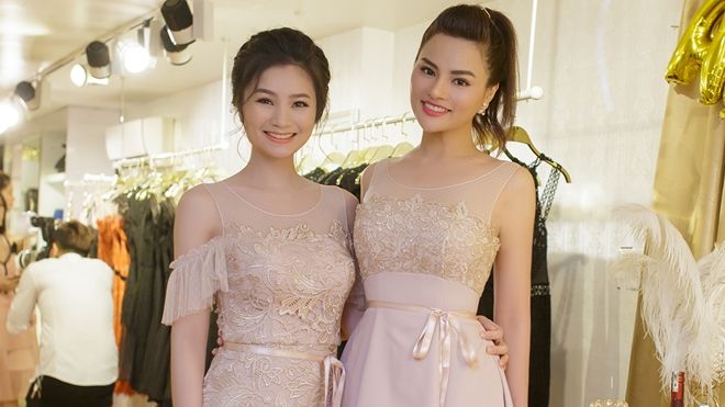 Diệu Hương rạng rỡ tới chúc mừng bạn thân 20 năm Vũ Thu Phương lên chức bà chủ