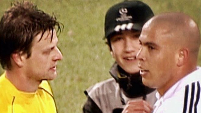 'Cậu bé nhặt bóng' Sahin và tình yêu ngang trái với Real Madrid