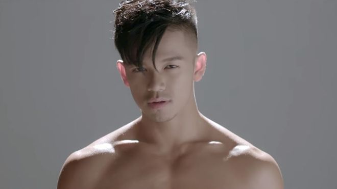 Trọng Hiếu khoe body quyến rũ, khiến fan 'đứng ngồi không yên' với ca khúc tự sáng tác