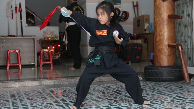 Thiên thần nhí 7 tuổi đi quyền, múa đao khiến người lớn phải 'choáng'