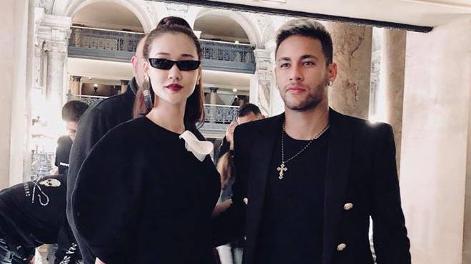 Giữa lùm xùm với Tâm Tít, Maya khiến fan phát sốt khi 'khoe' ảnh chụp cùng siêu sao bóng đá Neymar