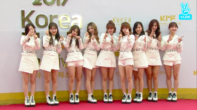 Sunmi, TWICE, EXID, Red Velvet cùng dàn sao khủng đổ bộ thảm đỏ Korea Music Festival 2017